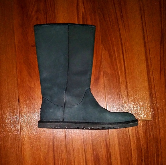 Like New UGG Australia 'Annarosa' Boots - Picture 3 of 8